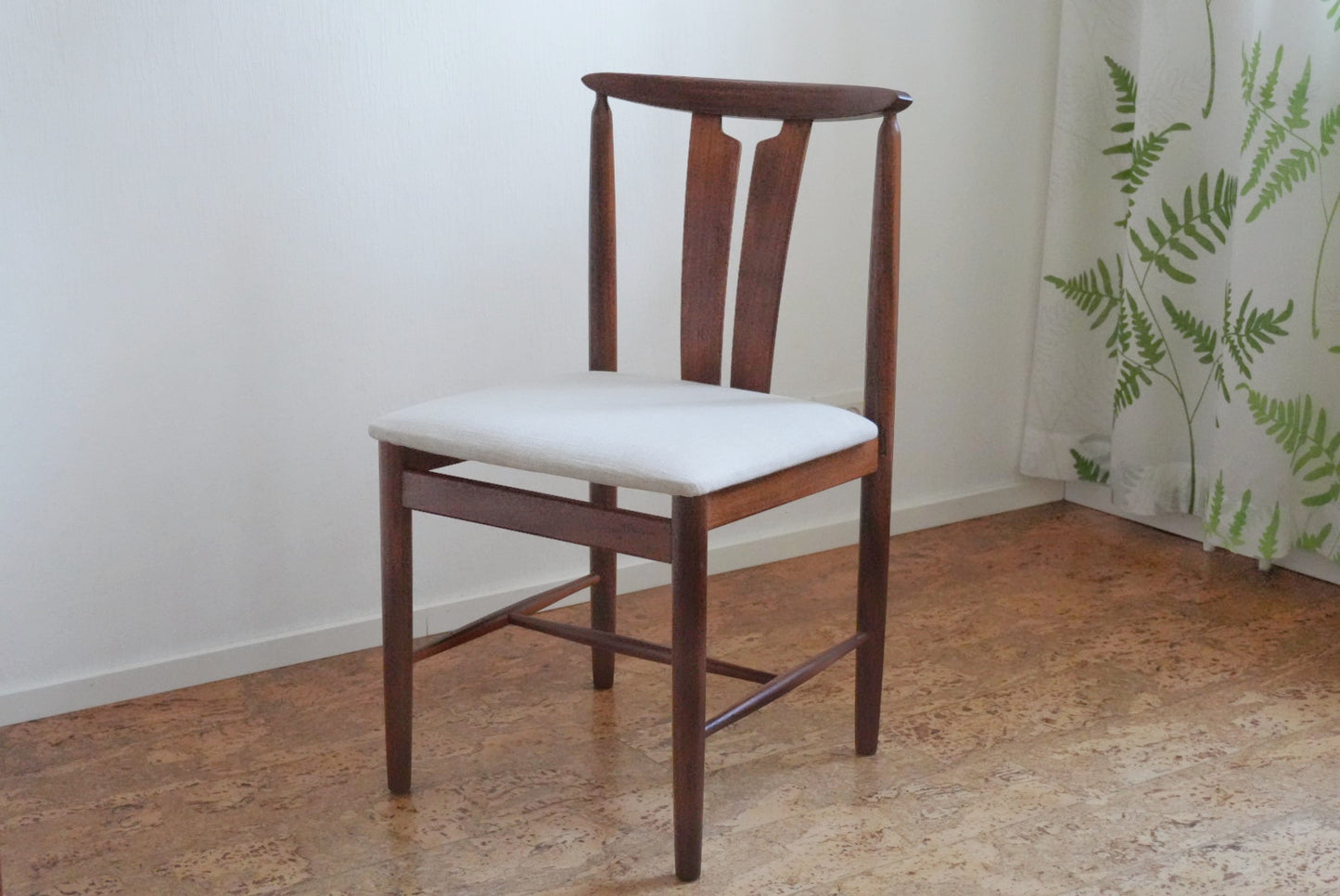 1960-luvun vintage ruokapöydän tuolit – 4 kpl, täysin entisöity