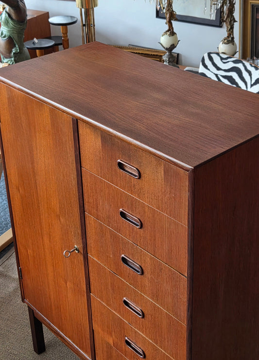 Teak-lipasto 60-luku