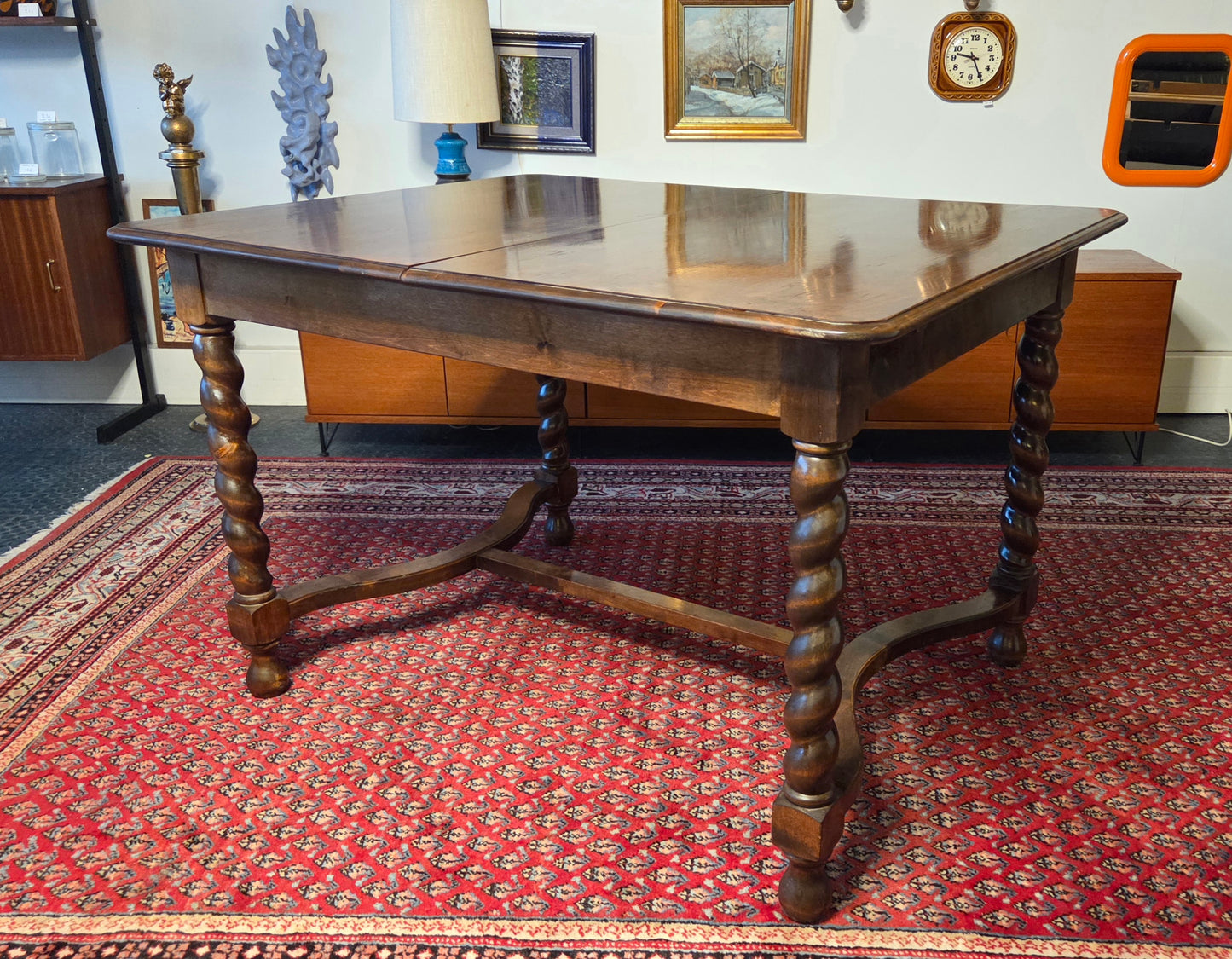 1930-luvun jatkettava ruokapöytä – barley twist -jaloilla