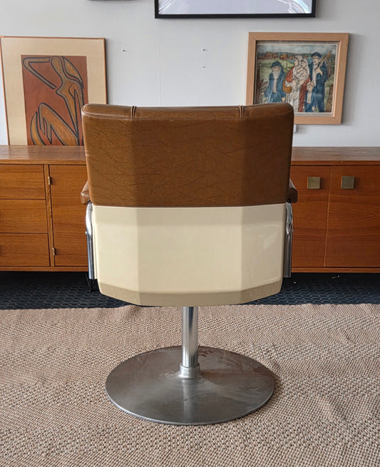 Kari-Pekka Valorinta nojatuoli – Isku, 60/70-luku