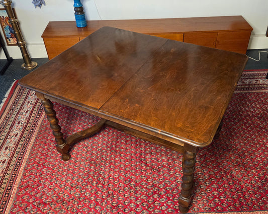 1930-luvun jatkettava ruokapöytä – barley twist -jaloilla