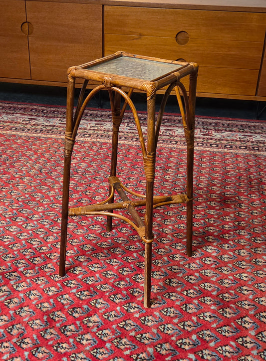 Kaunis rottinki kukkapöytä – korkeus 51 cm