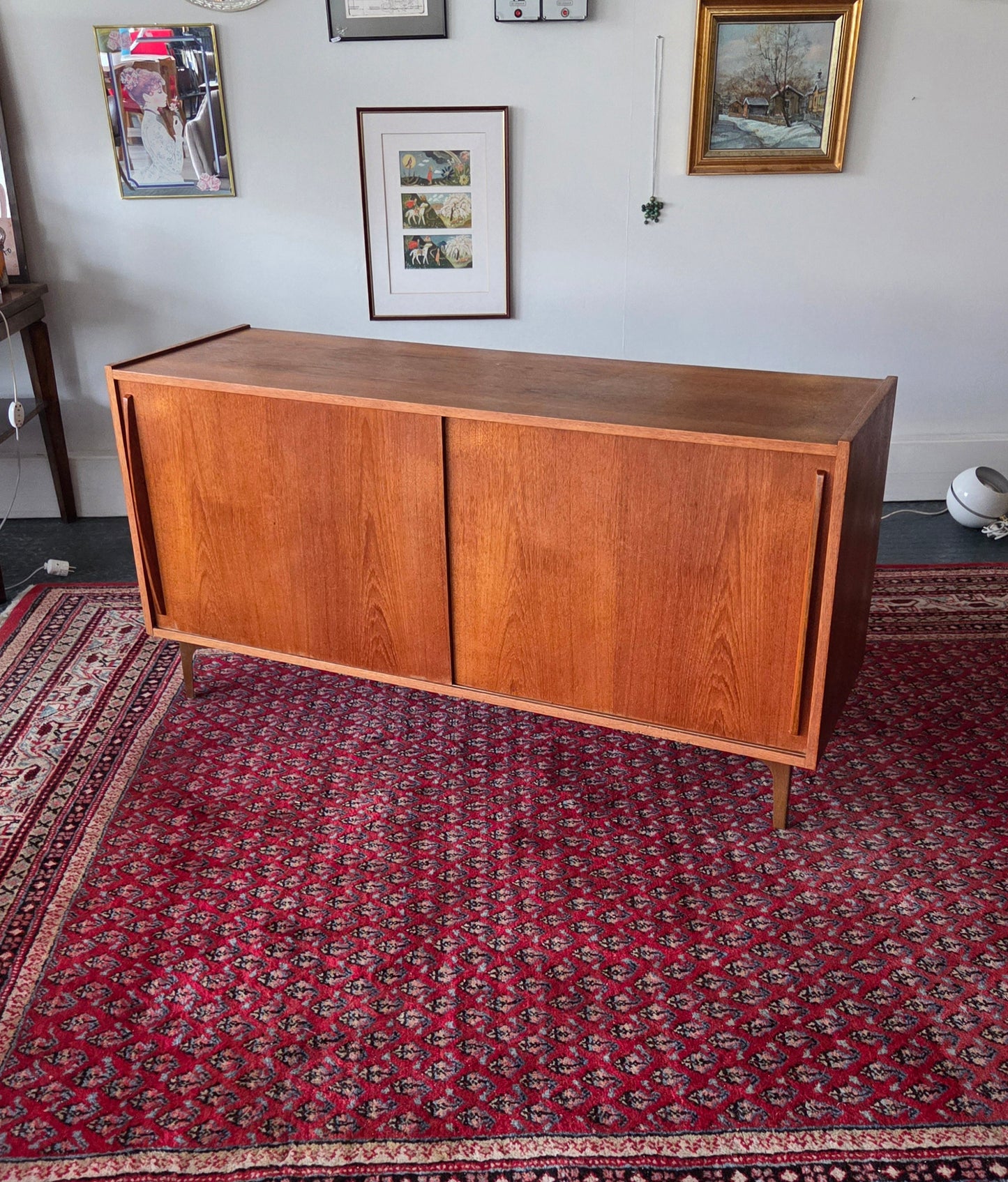 Vintage teak-lipasto 60-luku