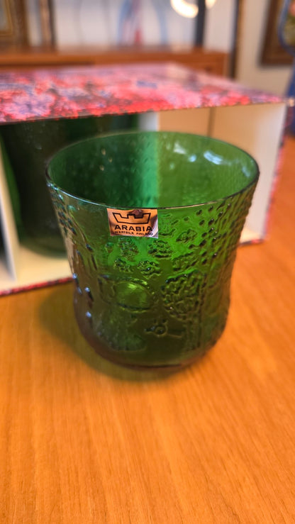 Vihreä Fauna-lasi lähikuvassa
