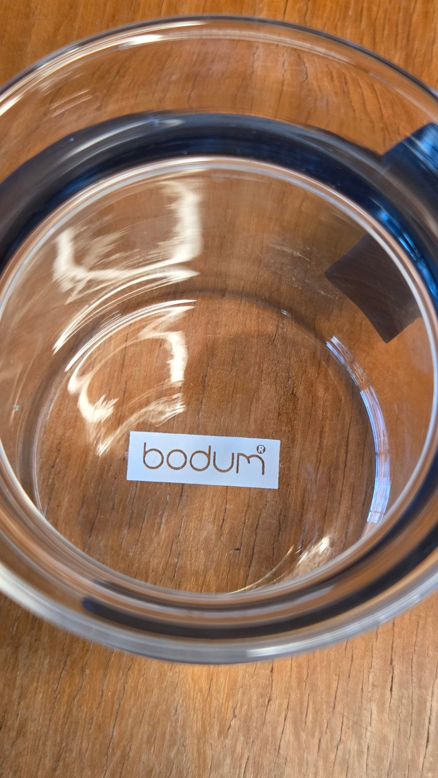 Bodum-merkintä lasimukissa