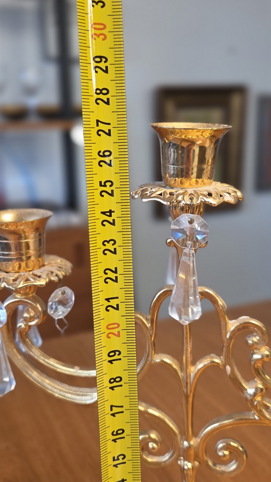 Kynttilänjalan korkeus noin 27 cm
