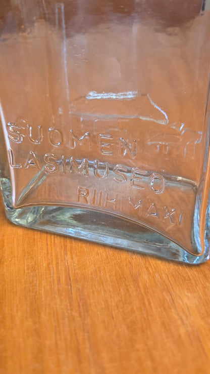 Suomen lasimuseo Riihimäki -kohoteksti