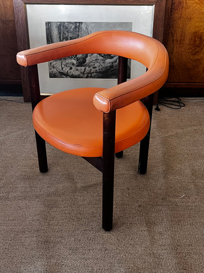 Oranssit nahkatuolit 70-luku