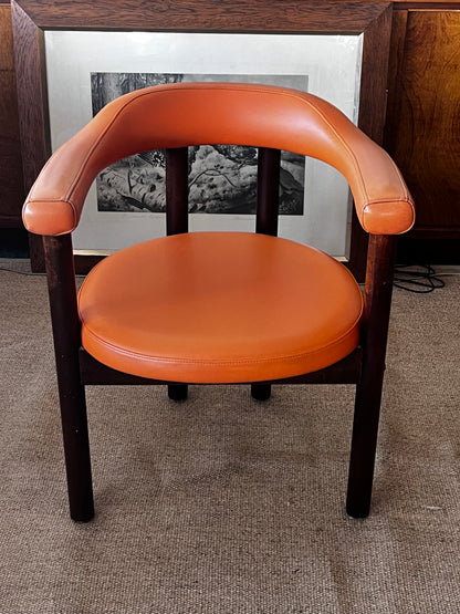 Oranssit nahkatuolit 70-luku