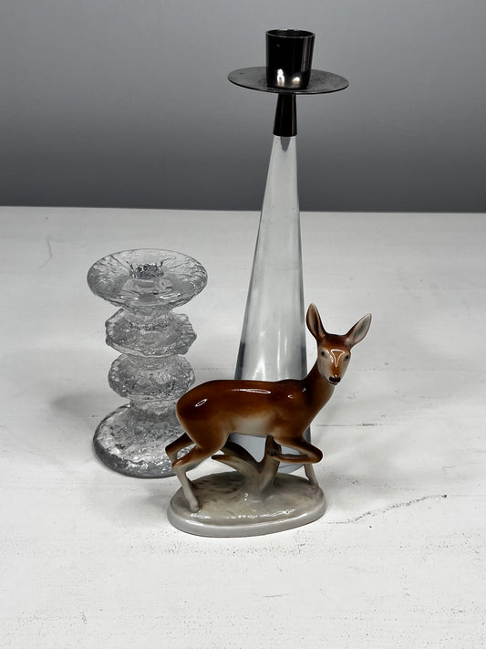 Kynttilänjalat ja peura