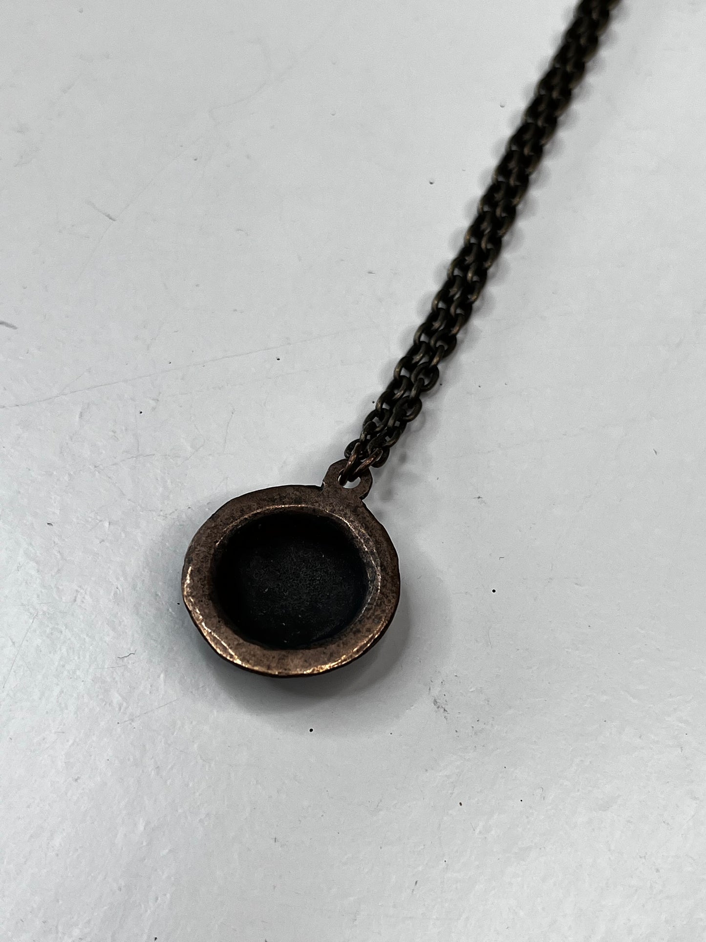 Pronssinen vintage kaulakoru