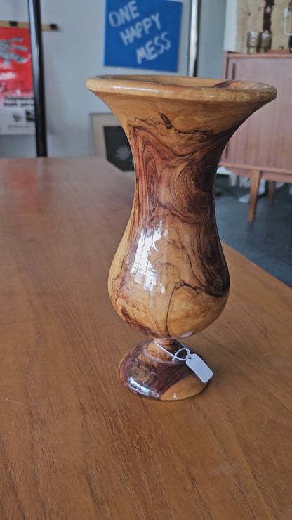 Käsintehty puuvaasi – korkeus 26 cm