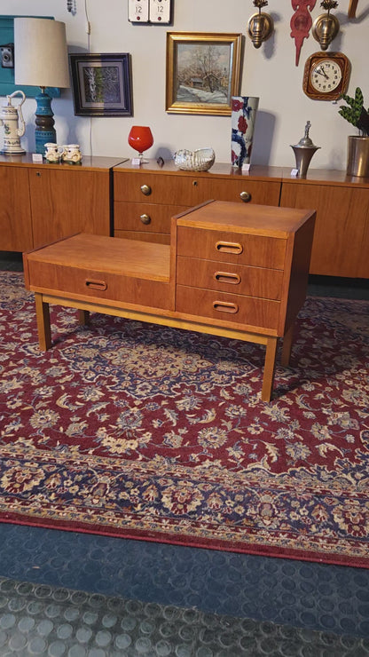 1960-luvun tiikkinen sivupöytä / säilytyskaluste