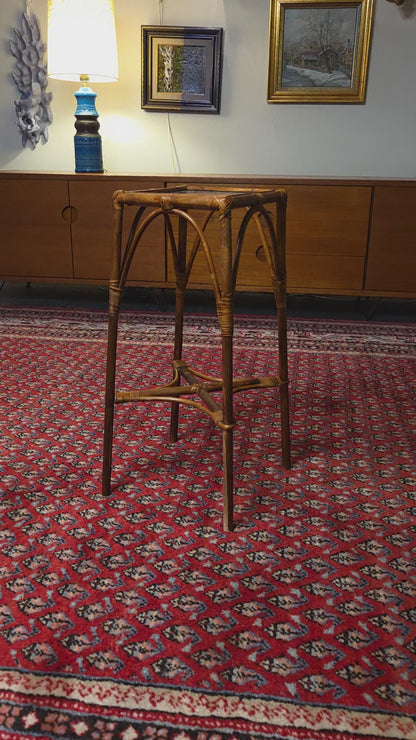 Kaunis rottinki kukkapöytä – korkeus 51 cm