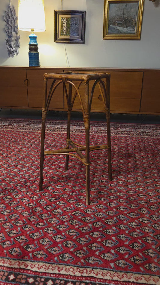 Kaunis rottinki kukkapöytä – korkeus 51 cm