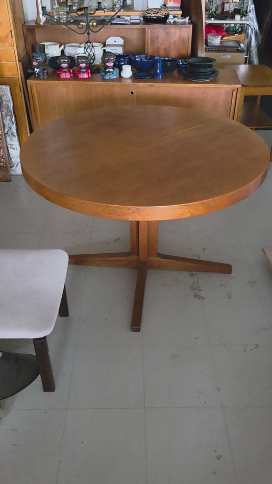 Vintage ruokapöytä 160cm