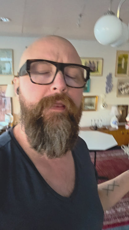 Yrjö Kukkapuron suunnittelema Visual-pöytä.