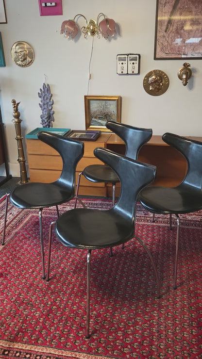 Dan Form Denmark – Dolphin -tuolit, 4 kpl (musta / kromi)