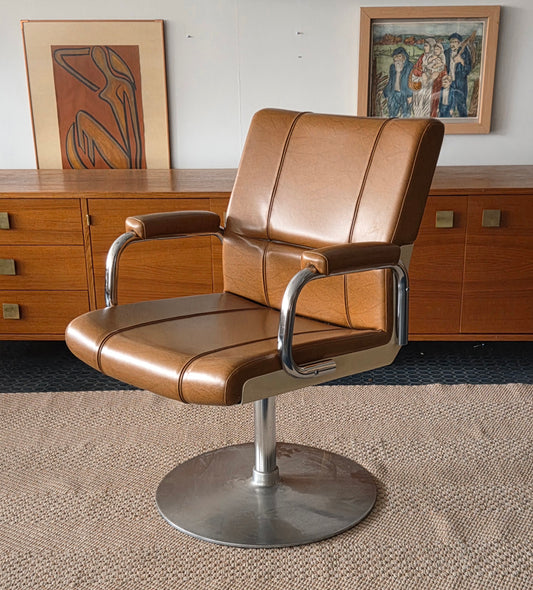 Kari-Pekka Valorinta nojatuoli – Isku, 60/70-luku