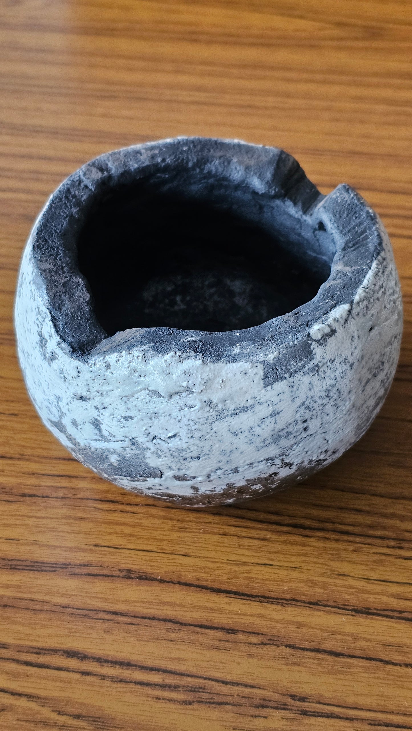 Keraaminen rasia / purkki – korkeus 19 cm, halkaisija 13 cm