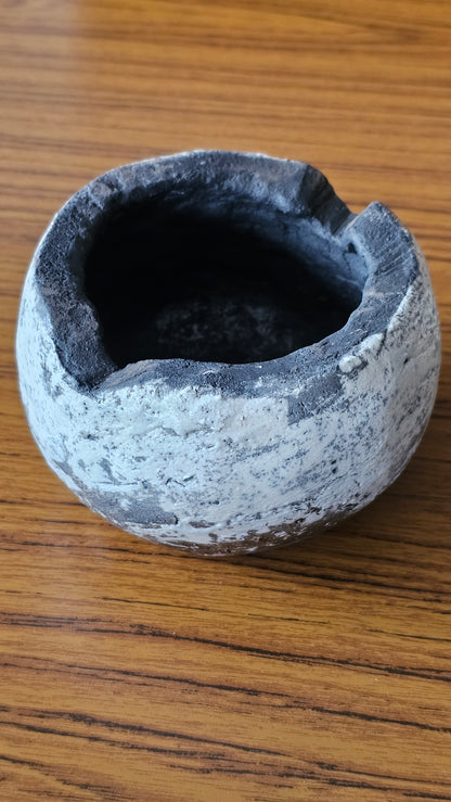 Keraaminen rasia / purkki – korkeus 19 cm, halkaisija 13 cm