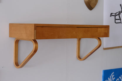 Alvar Aalto -seinäkonsoli kahdella laatikolla, malli 114A (kysy hintaa)