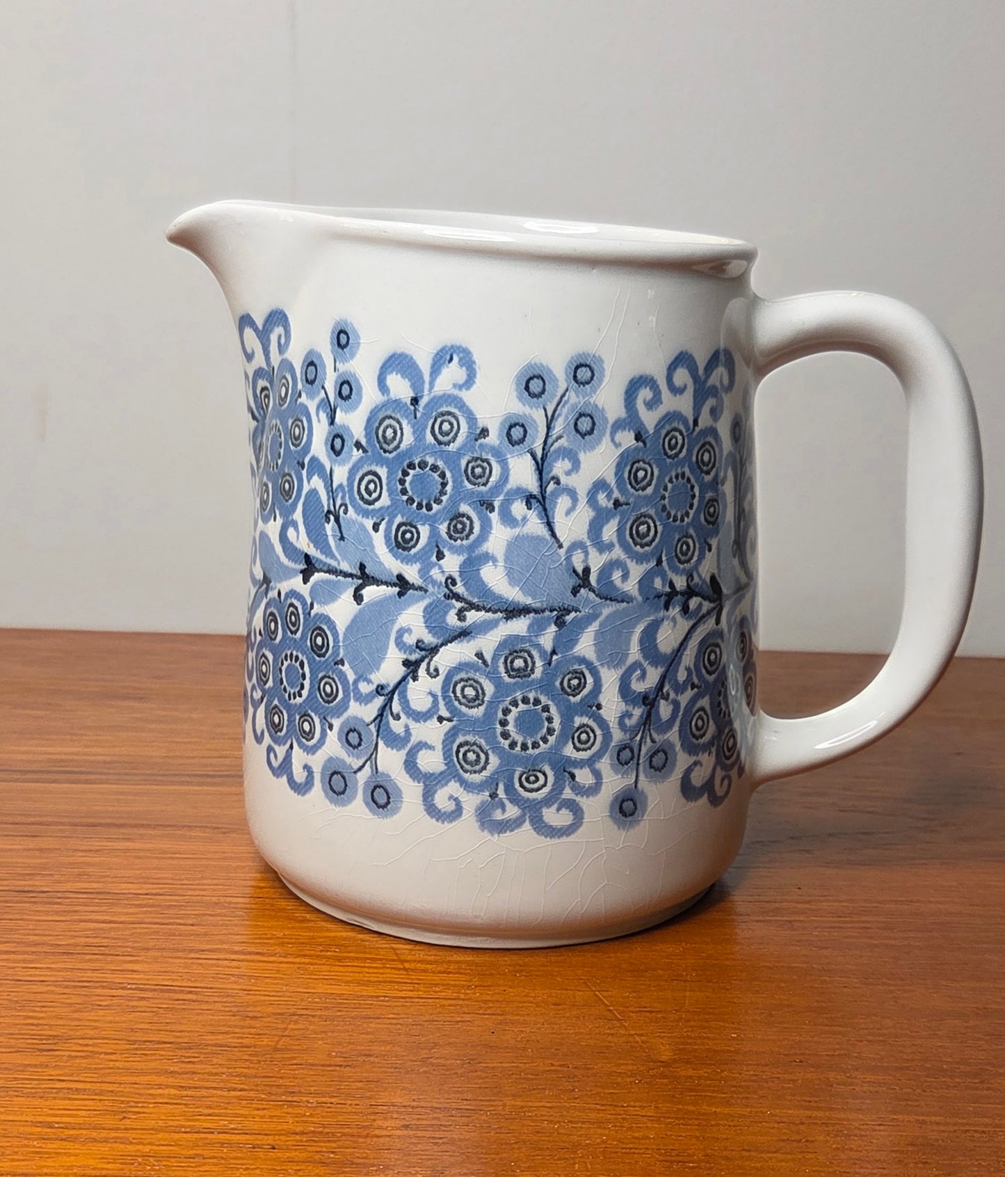 Arabia – "Orri" maitokannu, Raija Uosikkinen (15 cm)