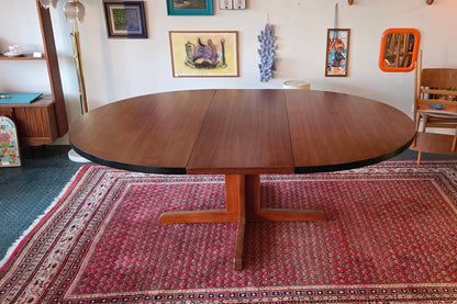 Vintage ruokapöytä iso – 150–200 cm