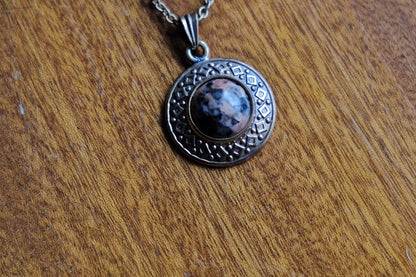 カレワラジュエリー – ロヴァニエミ夏祭りジュエリー（花崗岩使用）