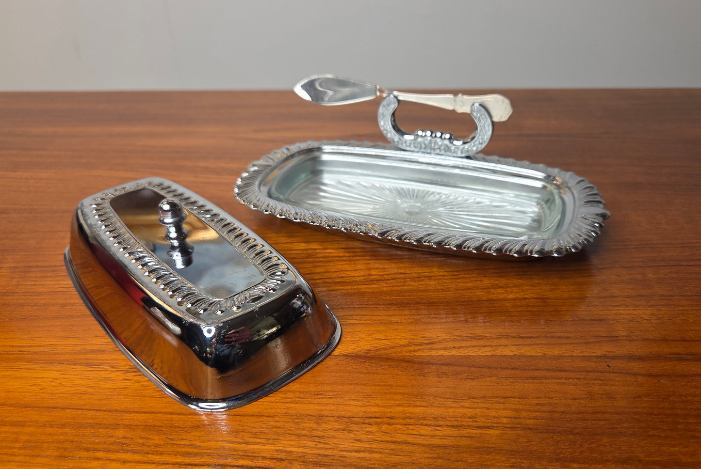 Voirasia + hopeinen voiveitsi – klassinen kattausesine