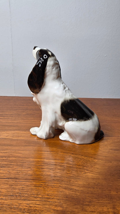Lomonosov posliinifiguuri – istuva spanieli, korkeus 14 cm