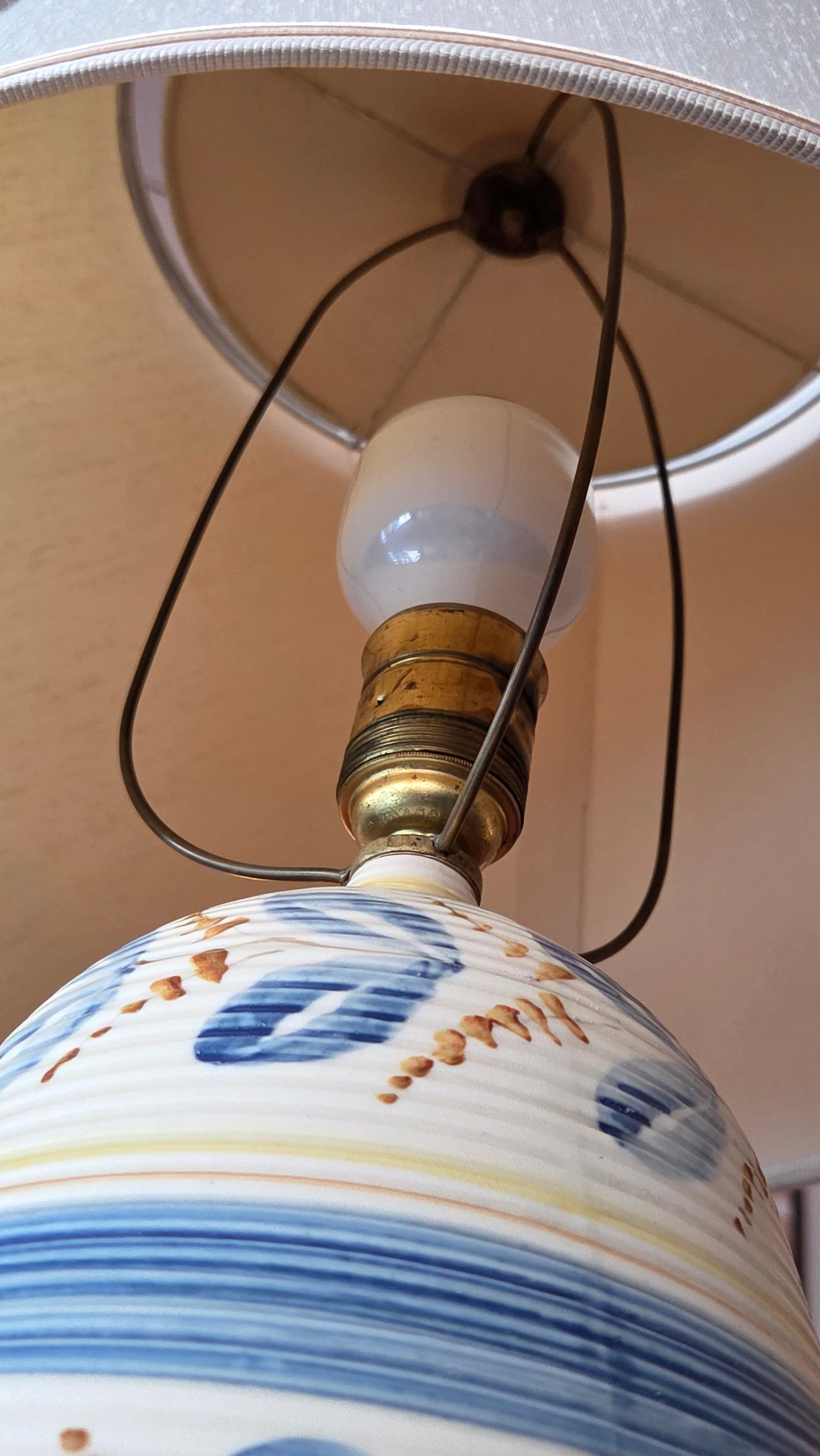 Arabia pöytävalaisin, korkeus 54 cm