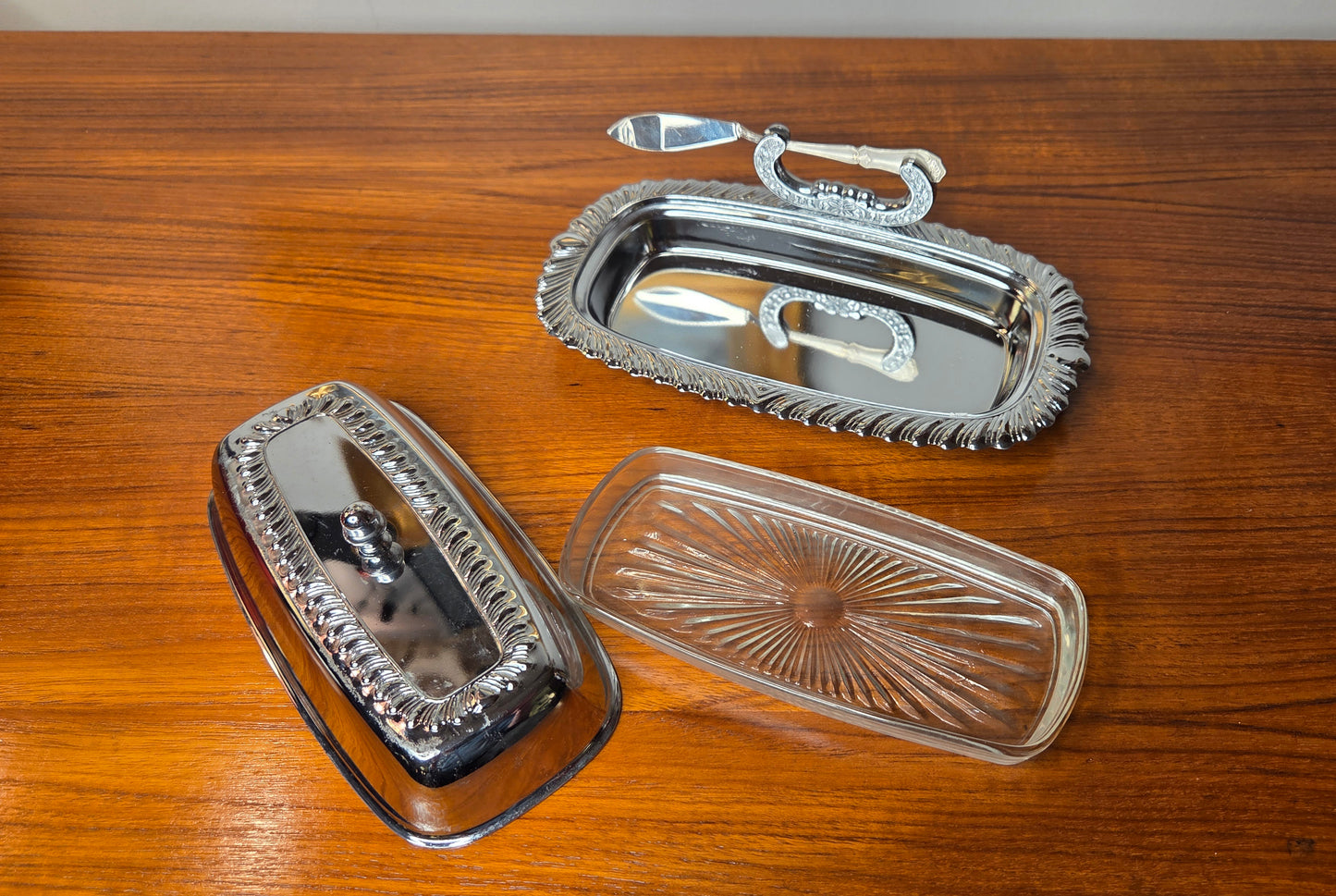 Voirasia + hopeinen voiveitsi – klassinen kattausesine