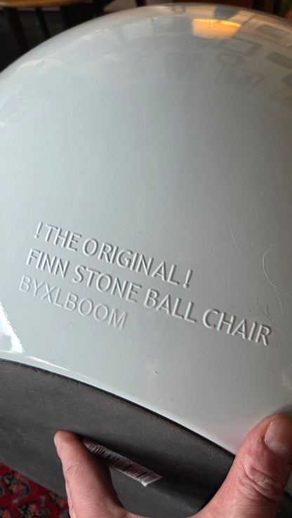 Finn Stone – Pallo-tuoli, valkoinen