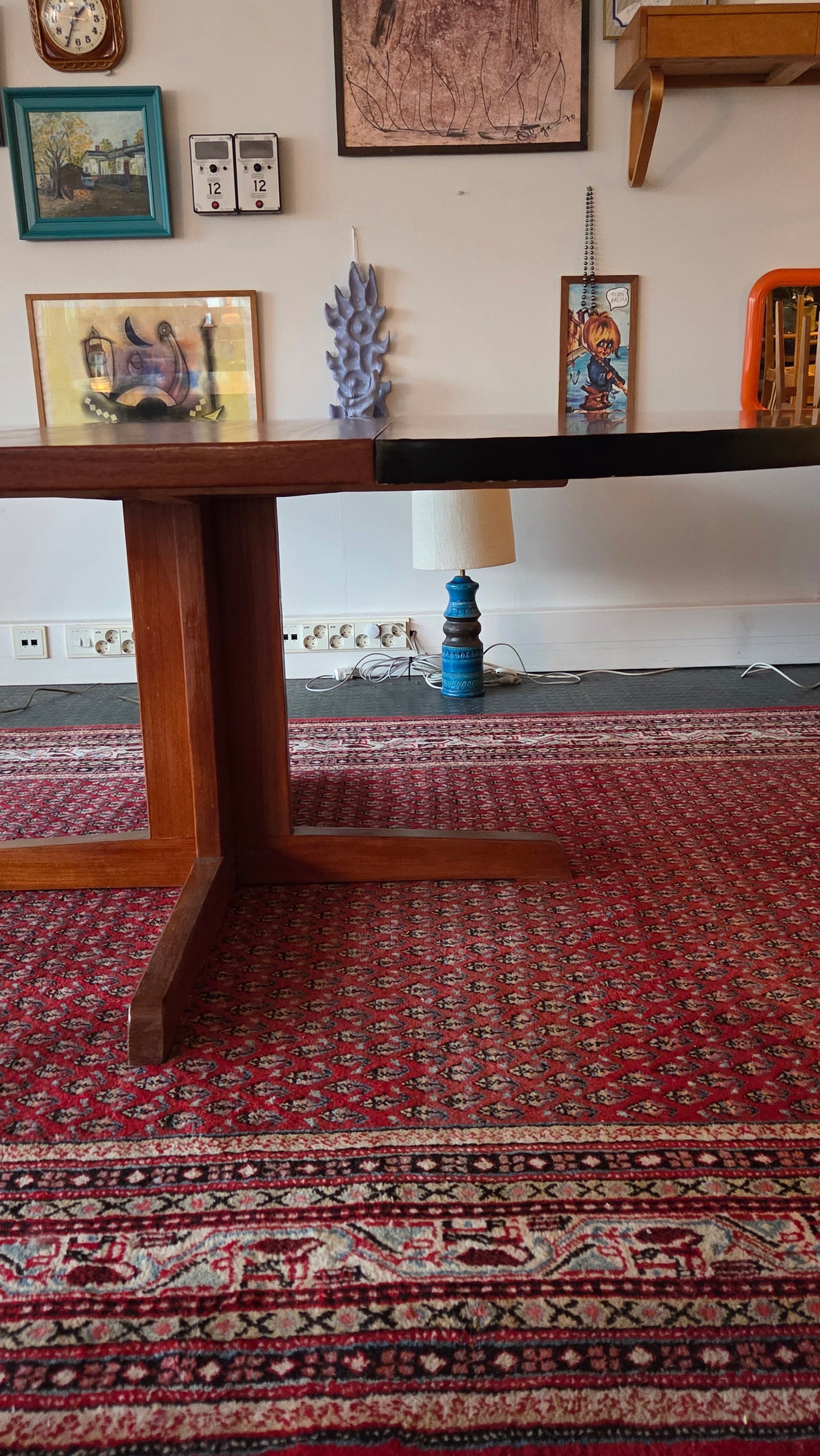 Vintage ruokapöytä iso – 150–200 cm