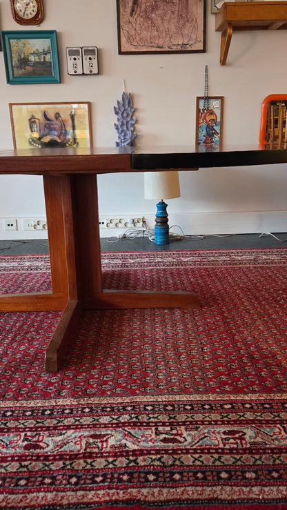 Vintage ruokapöytä iso – 150–200 cm