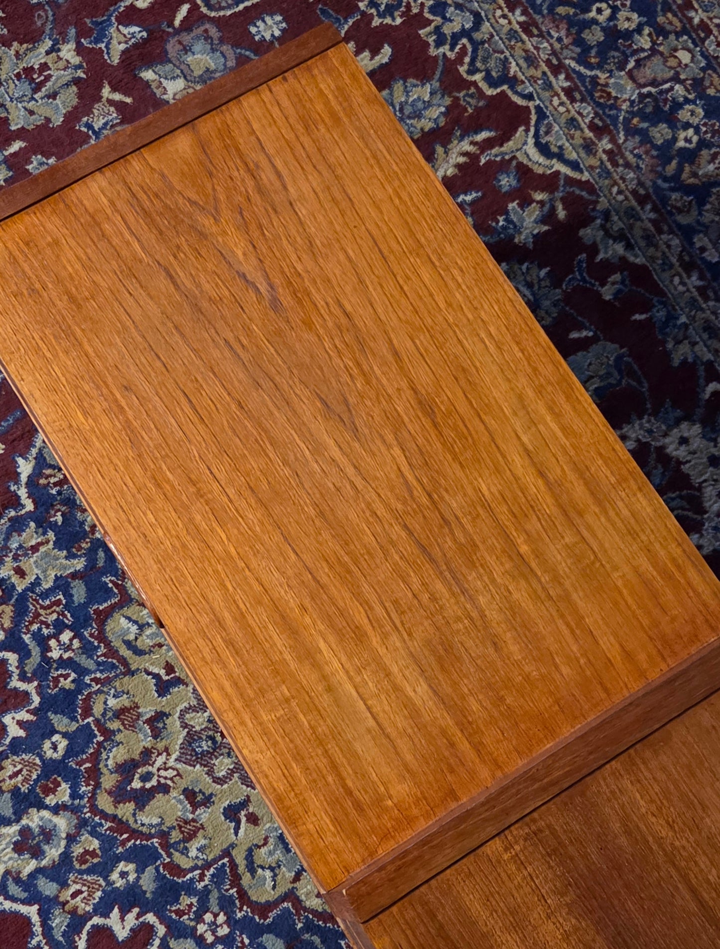 1960-luvun tiikkinen sivupöytä / säilytyskaluste