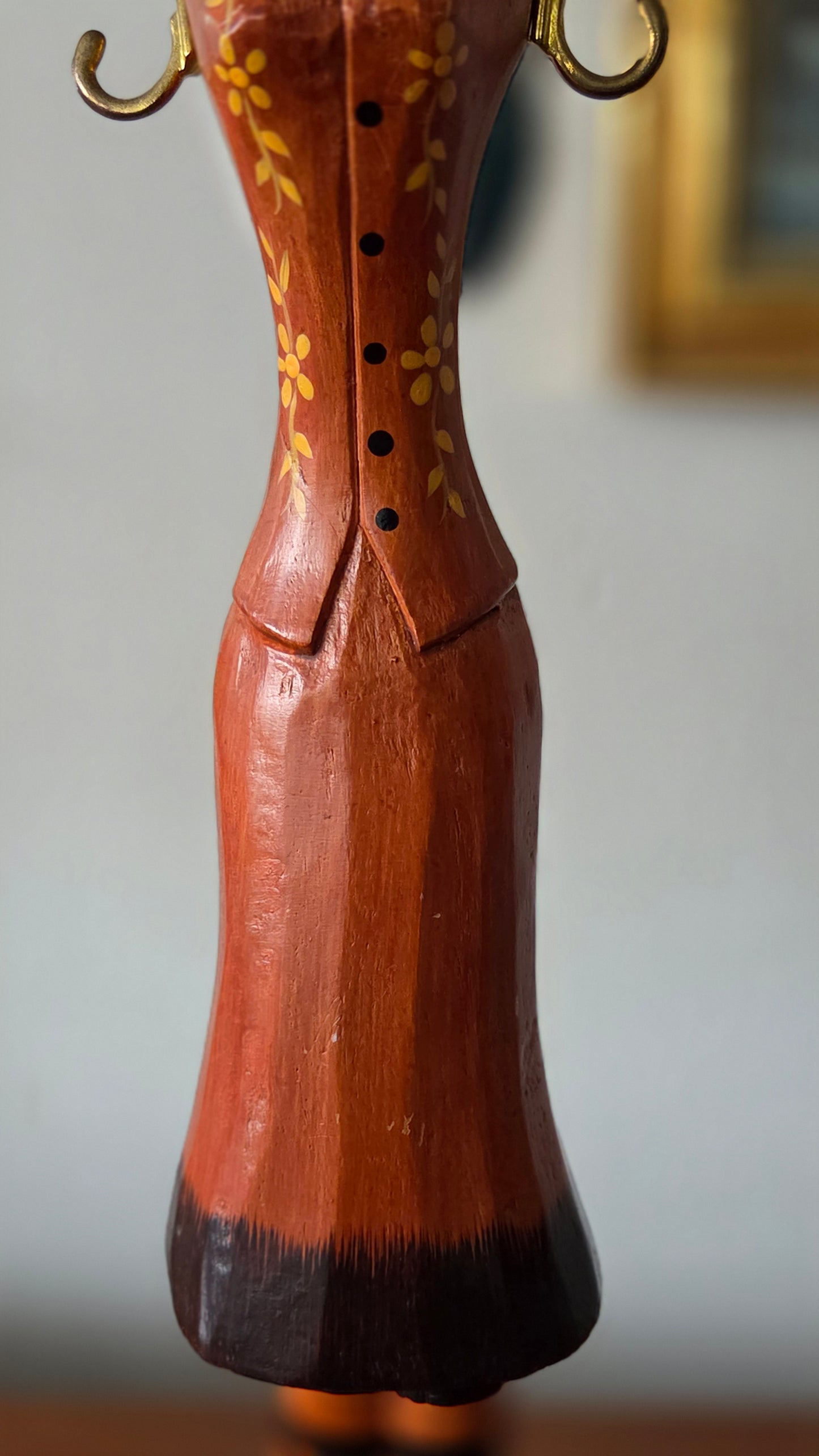 Koruteline – rouvafiguuri (50 cm)