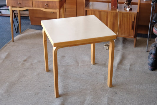 Artek sivupöytä 61 x 61cm 60-luku