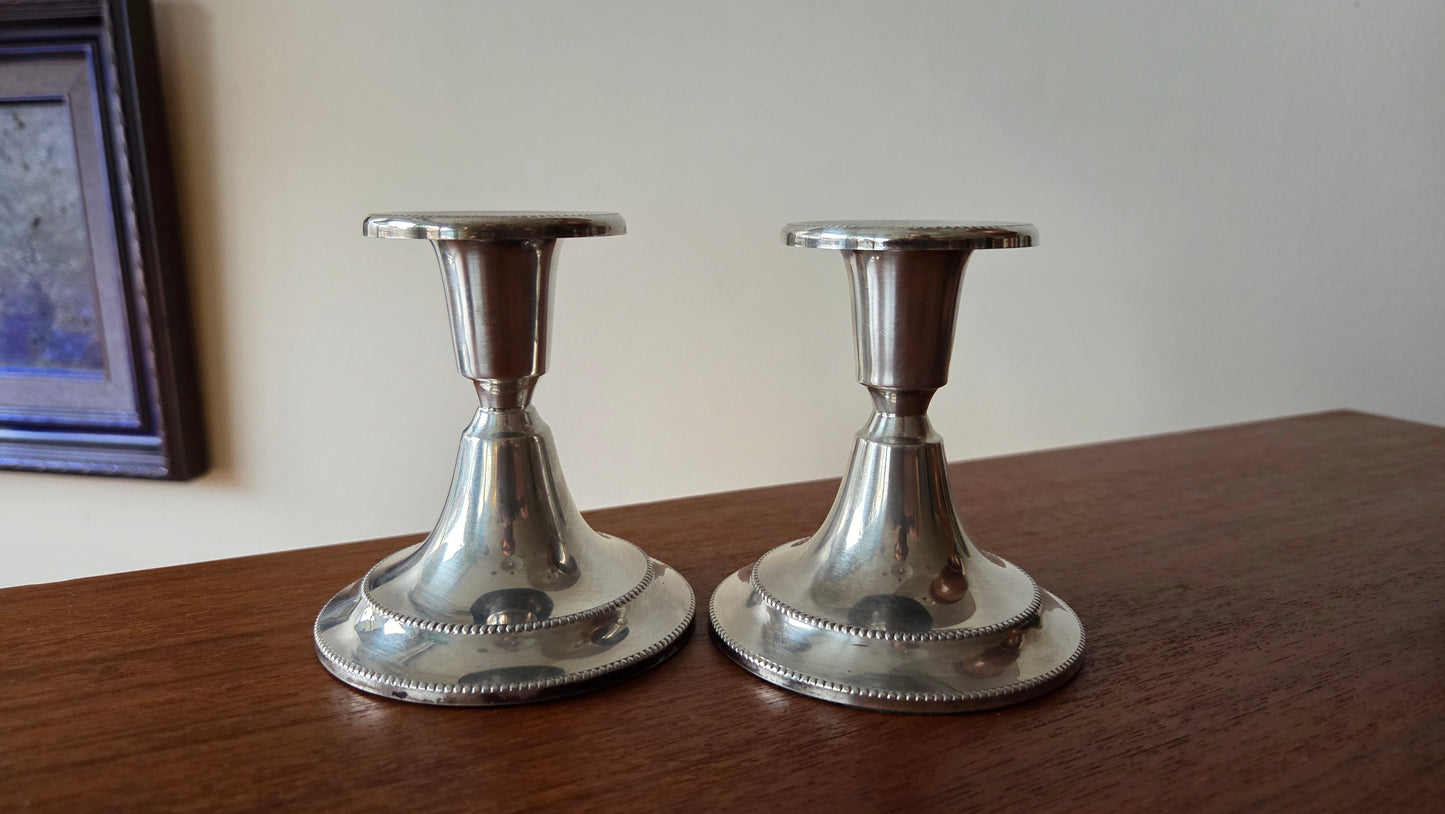 Myydään: 830-hopeiset kynttilänjalat, korkeus 8,7cm