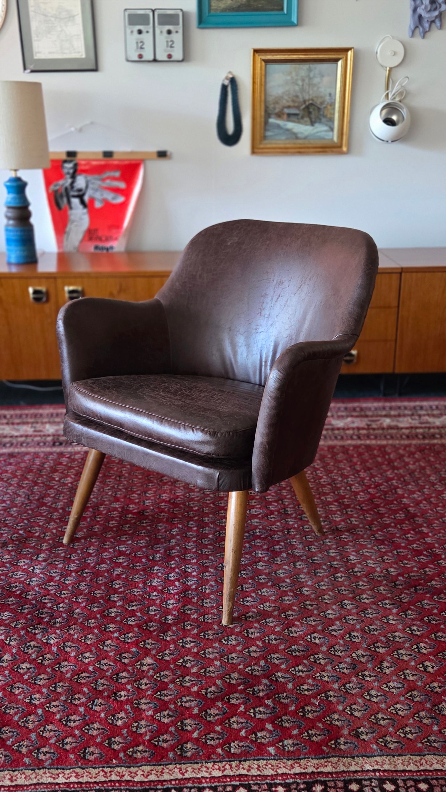 Tyylikäs vintage-nojatuoli (2 kpl varastossa)