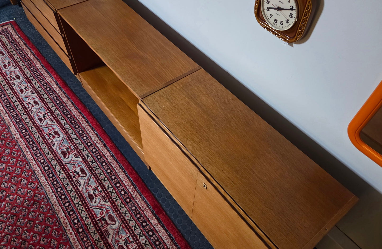 Tyylikäs vintage lipasto (248cm)