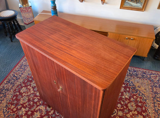 Liinavaatekaappi 60-luku