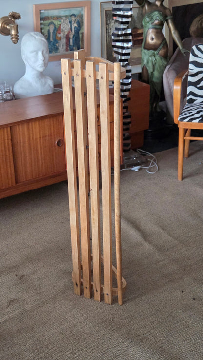 Artek 109 -hattuhylly / seinänaulakko, 110 cm
