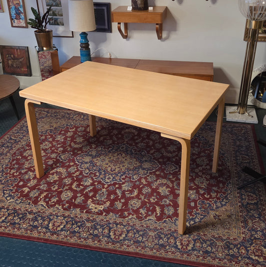 Artek 81B -pöytä – kunnostettu