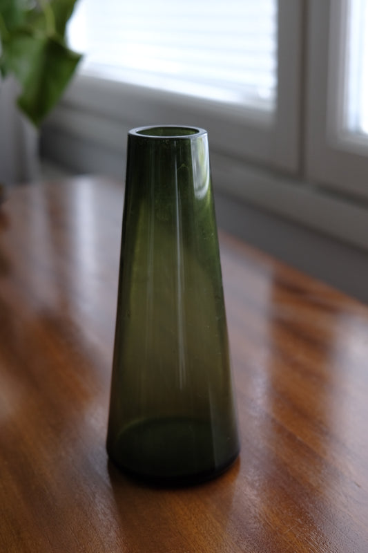 Saara Hopea – SH-105-maljakko (Nuutajärvi, vihreä, 17 cm)