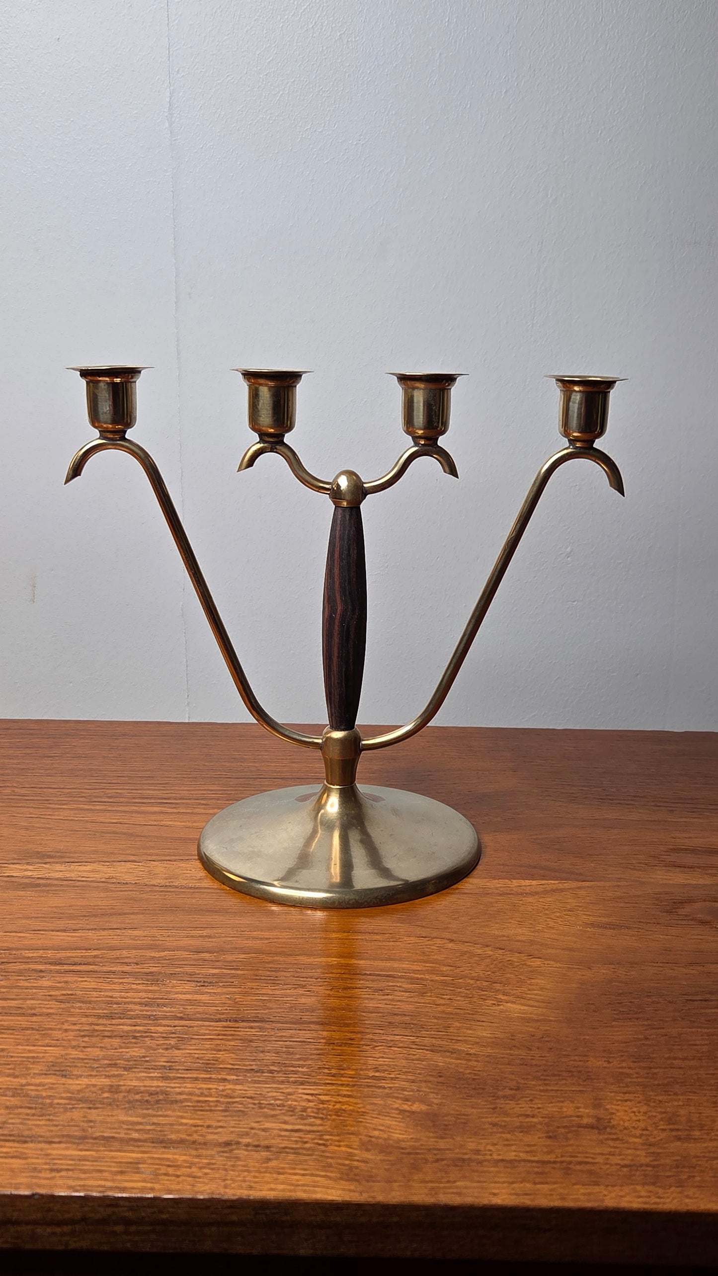 O. H. Lagerstedt, Eskilstuna – 1950-luvun messinkinen kynttilänjalka