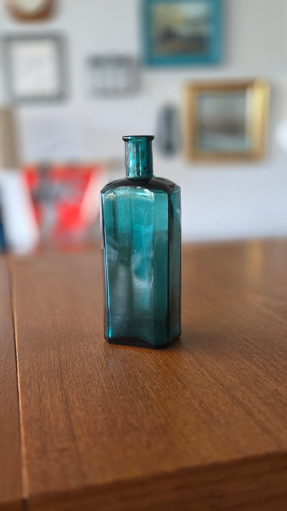 Orionin vintage lääkepullo, korkeus 20 cm