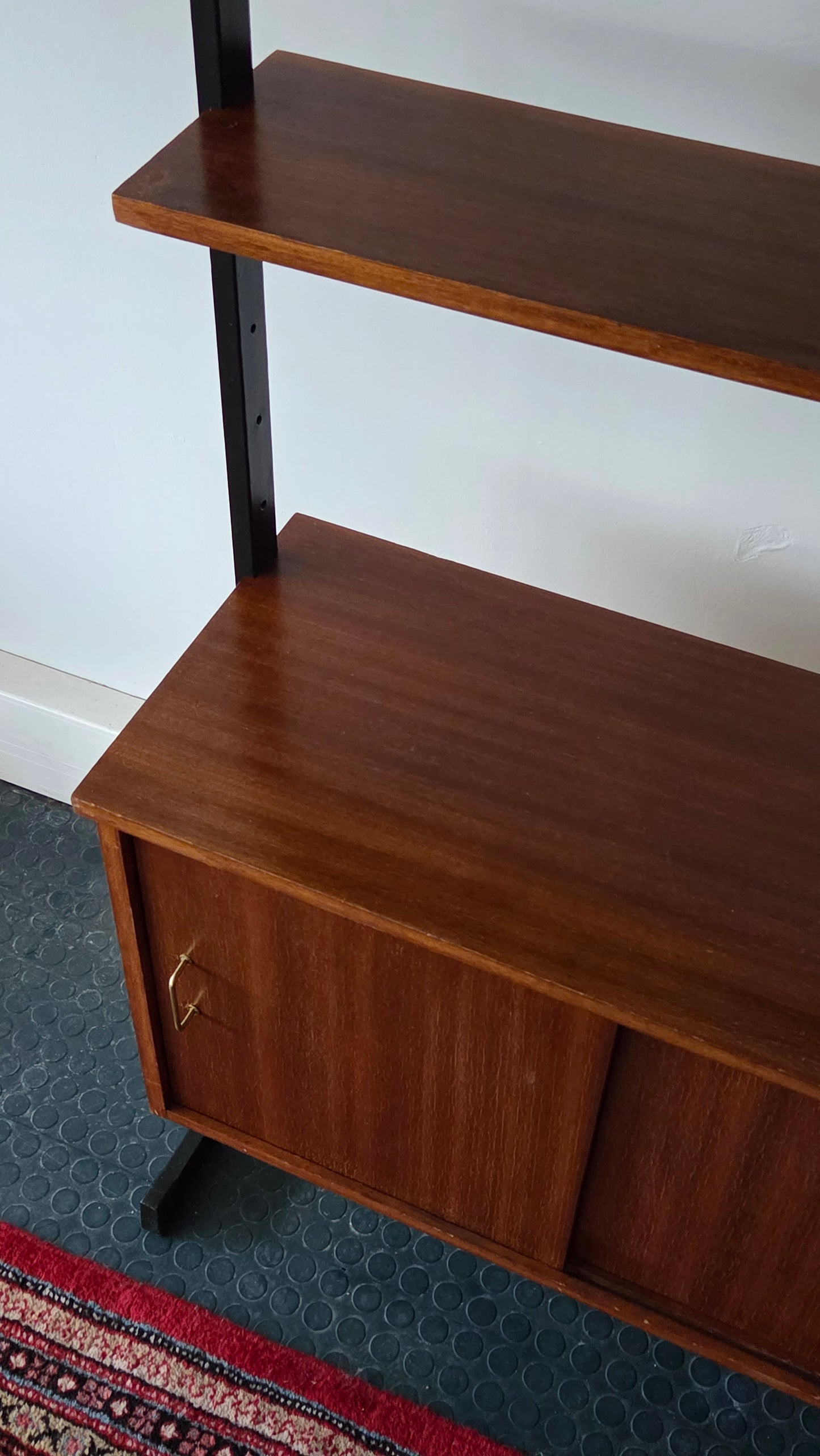 60-luvun seinähylly / String-tyylinen hyllykkö