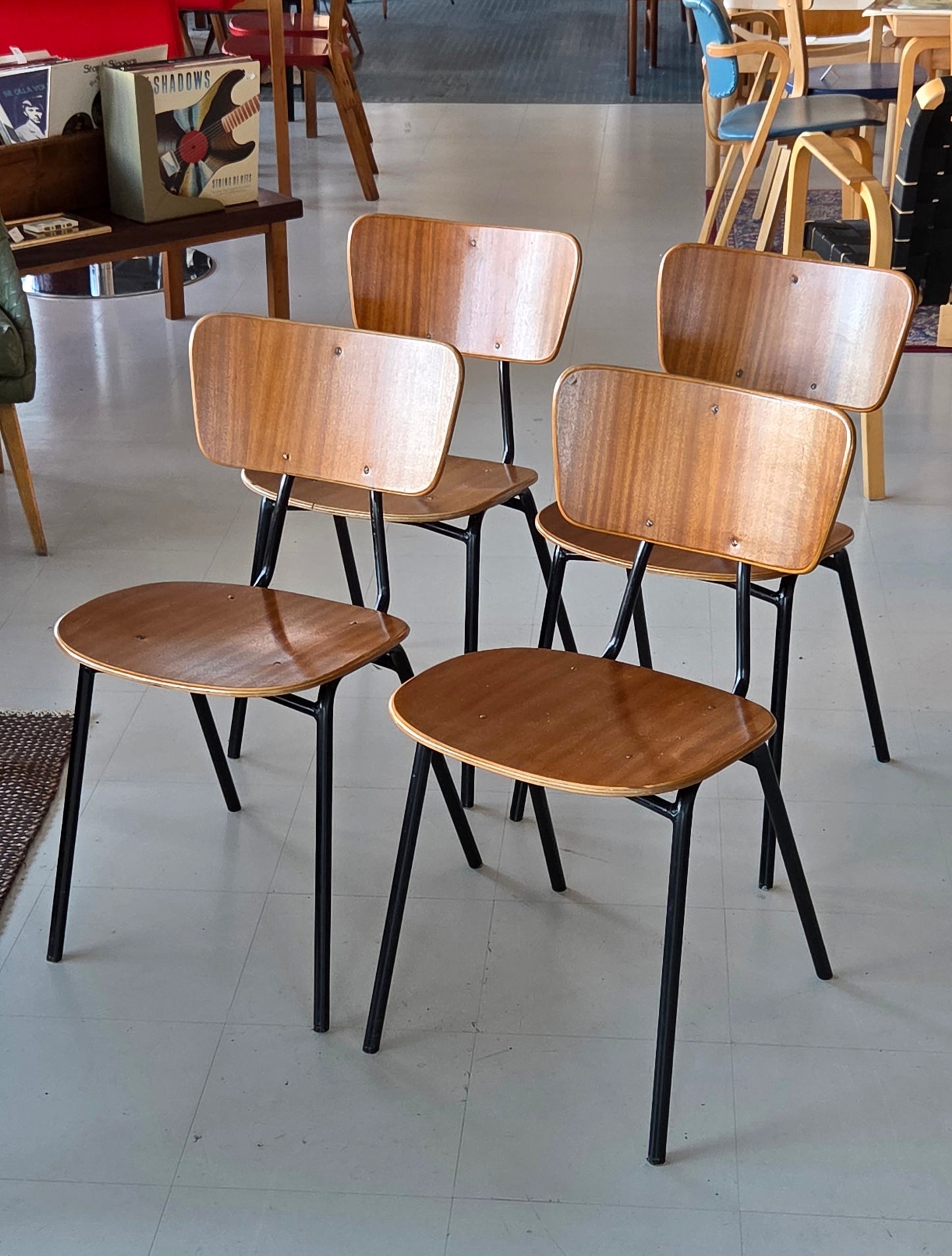 4 kpl vintage-tuoleja, 60-luku
